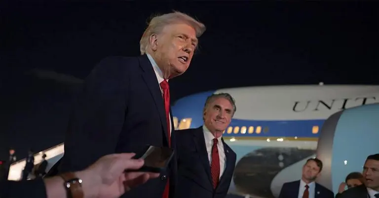 প্রেসিডেন্ট ডোনাল্ড ট্রাম্প